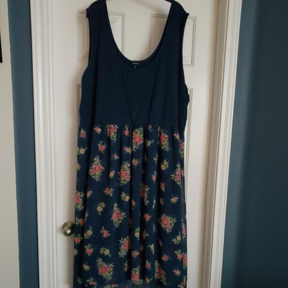 TORRID SZ 6 NAVY FLORAL KNIT TO WOVEN MAXI DRESS